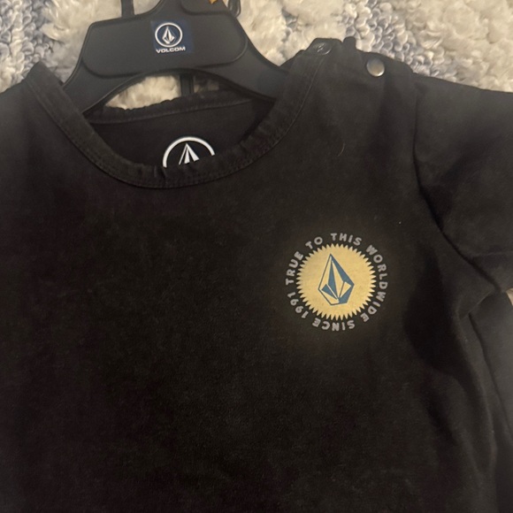 Volcom Set - Picture 2 of 8